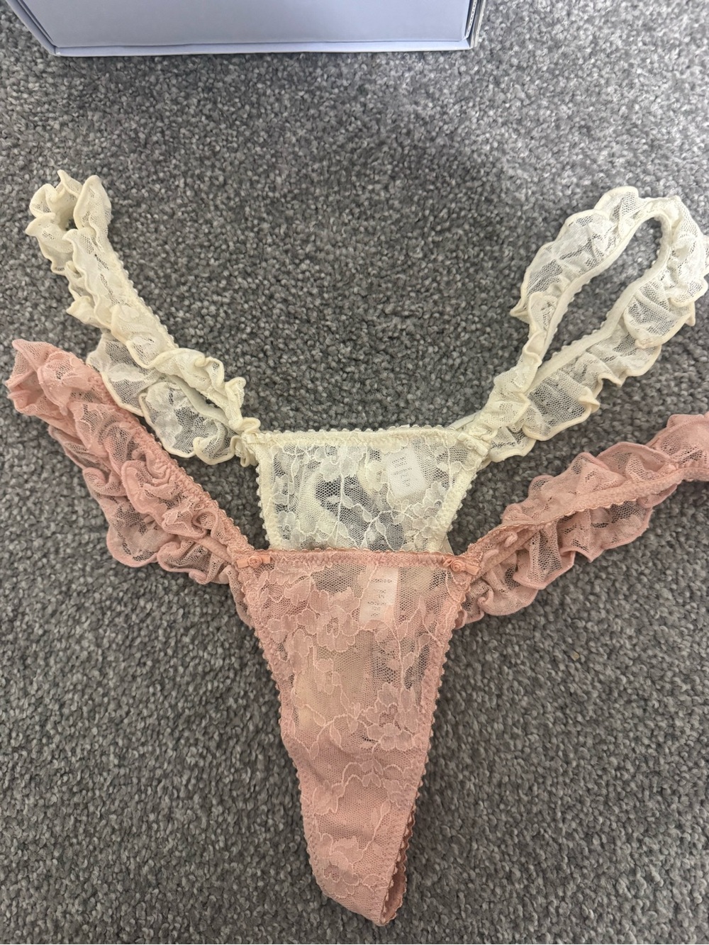 SKIMS Ruffle Lace Thong Panties - Cream & Dusty Rose